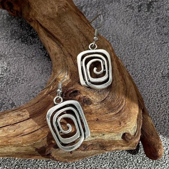Primitive Spiral Earrings and Pendant set - Picture 3 of 6